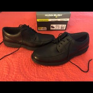 Men’s black leather dress shoes